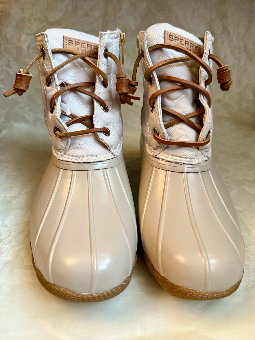 NWOT SPERRY Ivory Quilted Ankle Duck Boots with Tan Accents 7.5 Preppy Style